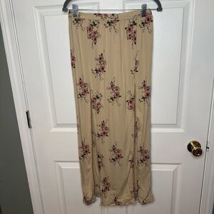 Guess 90’s Y2K Floral Beige Maxi Skirt with 2 High Thigh Slits Size Small GUC